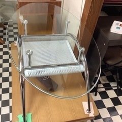 【リサイクルサービス八光　田上店　配達・設置OK】楕円形　ガラステーブルの画像