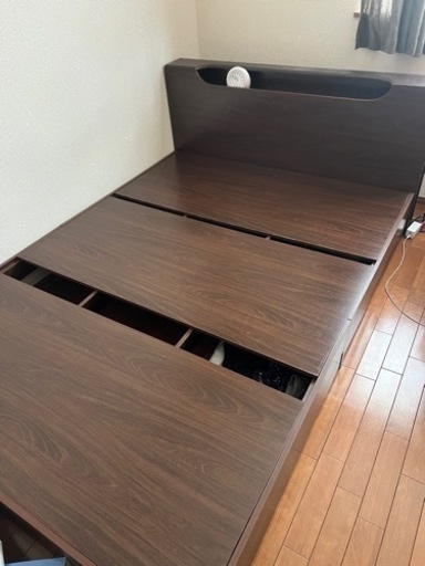 ダブルベッド　収納付き　宮棚付き