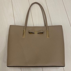 ベージュ トートバッグ