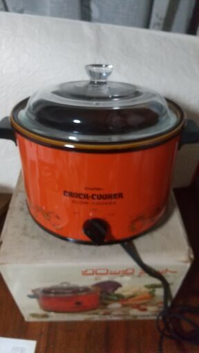 昭和レトロ！電気で煮込む陶器なべクックポット