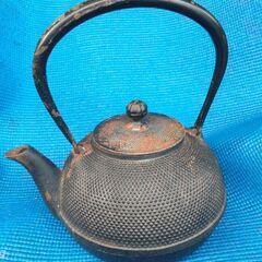   安くしました。全部で1000円です。 鉄瓶、コーヒーカップ5...