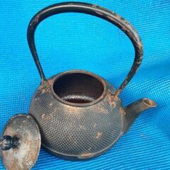   安くしました。全部で1000円です。 鉄瓶、コーヒーカップ5セット、皿3枚の画像