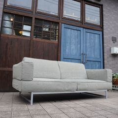 Cassina ixc.(カッシーナ イクスシー)で取り扱われていたピエロ・リッソーニ デザイン REEF(リーフ) 3人掛けソファーです。可動式背もたれはくつろぎ空間にオススメのトリプルソファー♪CH116の画像