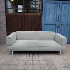 Cassina ixc.(カッシーナ イクスシー)で取り扱われていたピエロ・リッソーニ デザイン REEF(リーフ) 3人掛けソファーです。可動式背もたれはくつろぎ空間にオススメのトリプルソファー♪CH116の画像