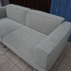 Cassina ixc.(カッシーナ イクスシー)で取り扱われていたピエロ・リッソーニ デザイン REEF(リーフ) 3人掛けソファーです。可動式背もたれはくつろぎ空間にオススメのトリプルソファー♪CH116の画像