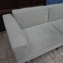 Cassina ixc.(カッシーナ イクスシー)で取り扱われていたピエロ・リッソーニ デザイン REEF(リーフ) 3人掛けソファーです。可動式背もたれはくつろぎ空間にオススメのトリプルソファー♪CH116の画像
