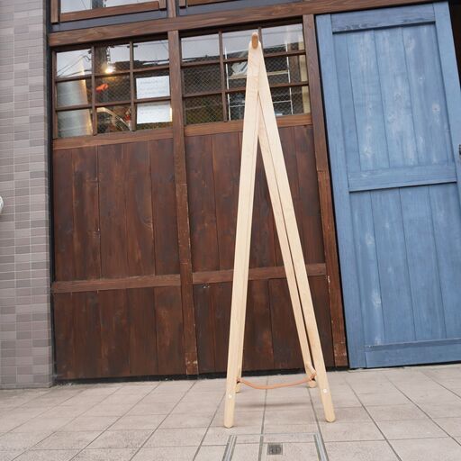 北海道旭川の家具ブランドcosine(コサイン)のロングセラー メープル材ドレスラックです！シンプルなデザインに折り畳みも可能なハンガ