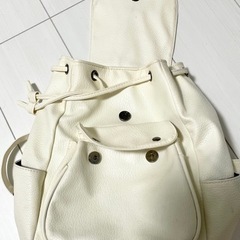 白リュックの画像