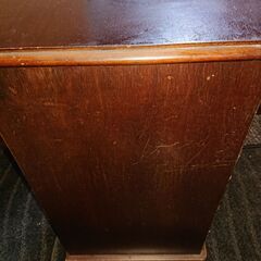 アンティークな収納家具の画像