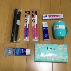 日用品のセット　歯ブラシ　歯磨き粉　箸