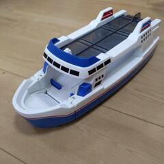 取引中　トミカを載せるフェリー