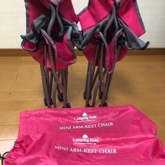 キャンプに可愛いイス２つセットの画像