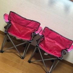キャンプに可愛いイス２つセットの画像