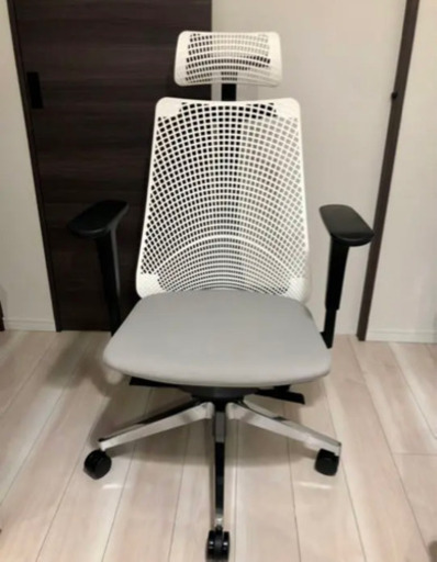 ほぼ新品　イトーキ サリダ YL-9 YL9-WHEL ホワイト