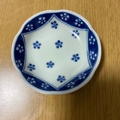 小皿(しょうゆざら)ゆずります。
