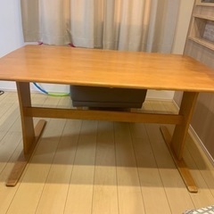 ダイニングテーブルの画像