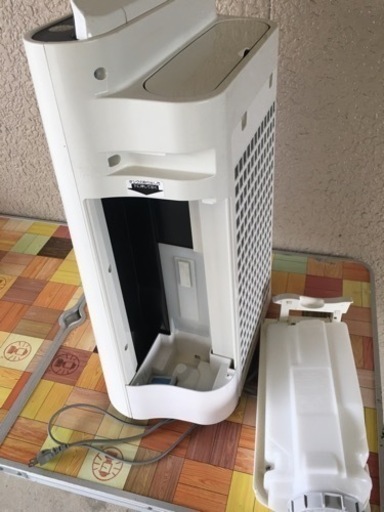 シャープ　加湿空気清浄機　KC-J50-W プラズマクラスター
