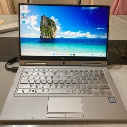 超軽量769g！VersaPro 第8世代 i5 薄型タッチ タッチスクリーン