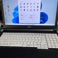 富士通　Lifebook　A577/R　Windows11　メモリ16GB　新品SSDで高速起動　動作キビキビ仕様