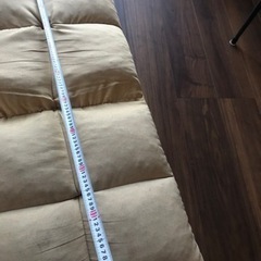 麻のような生地の座椅子の画像