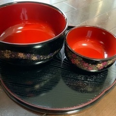 お盆、お椀、器、箸、醤油差しセット お盆5枚 お椀5個 大きめの器4個 醤油差し5個 箸5個の画像
