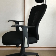 ヘッドレスト付き　メッシュ　オフィスチェアーの画像