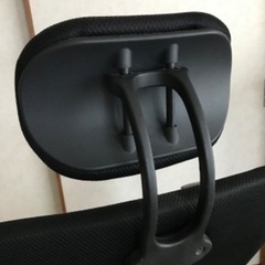 ヘッドレスト付き　メッシュ　オフィスチェアーの画像
