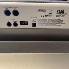 今月中希望です。KORG コルグ 電子ピアノ キーボード　ホワイト　木目調　MODEL SP-250 の画像