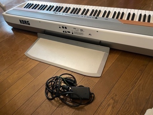 今月中希望です。KORG コルグ 電子ピアノ キーボード　ホワイト　木目調　MODEL SP-250 