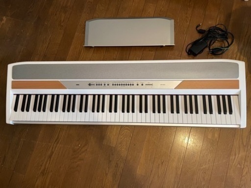 今月中希望です。KORG コルグ 電子ピアノ キーボード　ホワイト　木目調　MODEL SP-250