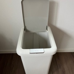 ゴミ箱の画像