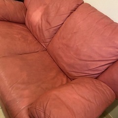 ピンク 2人掛けソファの画像