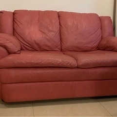 ピンク 2人掛けソファの画像