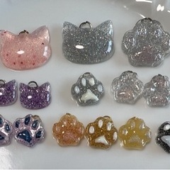 猫の顔と足型 イヤリング ピアス ペンダントトップ ストラップ