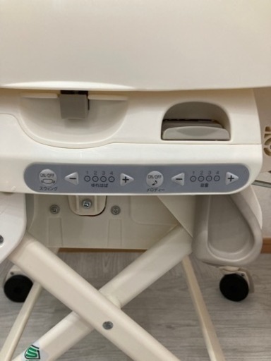【美品】コンビ 美品 ルシエスオートスウィングバウンサー 電動ハイローチェア スイング