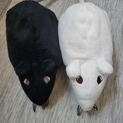 ネズミぬいぐるみ、白黒
