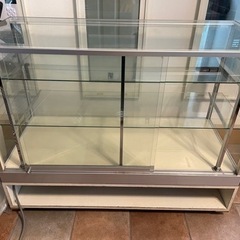 全面ガラスショーケース