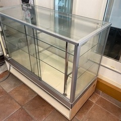 全面ガラスショーケースの画像