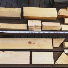 30キロ1000円で薪ストーブやキャンプの焚火の焚付や薪材や薪割りした丸太を追加する際のブースターによく燃えます!の画像