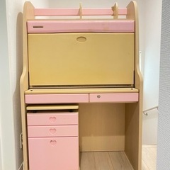 イトーキ　ライティングデスク　学習机ピンク