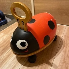 幼児　木製乗り物　てんとうむし