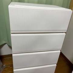 プラスティックタンス