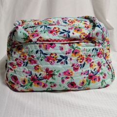 レディース　バッグ　外側：花柄、内側：赤と白の水玉模様　キルト風