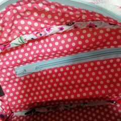 レディース　バッグ　外側：花柄、内側：赤と白の水玉模様　キルト風の画像