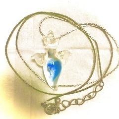 ガラス製のクリオネのネックレスお譲りします。