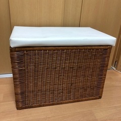 スツールにもなる収納箱
