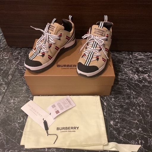 新品22.5-23cmくらい ユニオン スニーカー バーバリー Burberry