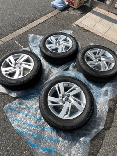 トヨタ　ライズ　純正アルミ、タイヤ　4本セット　新車外し