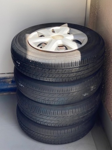 車のタイヤ　4個　ホイルもある