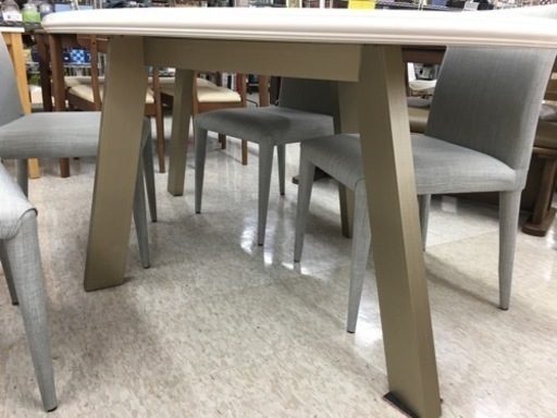 楕円テーブル　ダイニングセット　オシャレ！